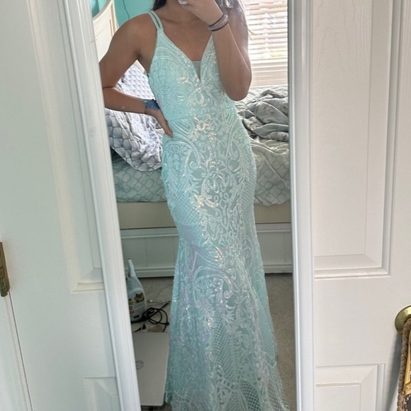 Long gown Formal dress sequin covered gown open back body con shimmering blue - Picture 8 of 9